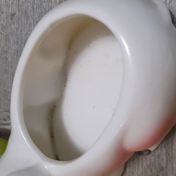 Small Smiling Pig Ceramic Planter - Picture 3 of 5